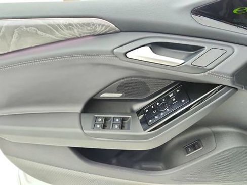 Used 2025 Audi A6 e-tron Premium Plus w/ Premium Plus RWD image 34
