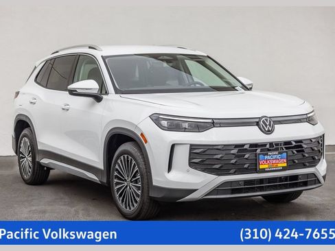 New 2026 Volkswagen Tiguan S FWD image 1