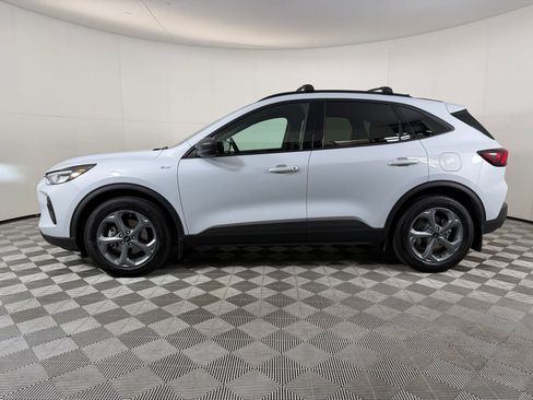Used 2025 Ford Escape ST-Line w/ Equipment Group 301A FWD image 2
