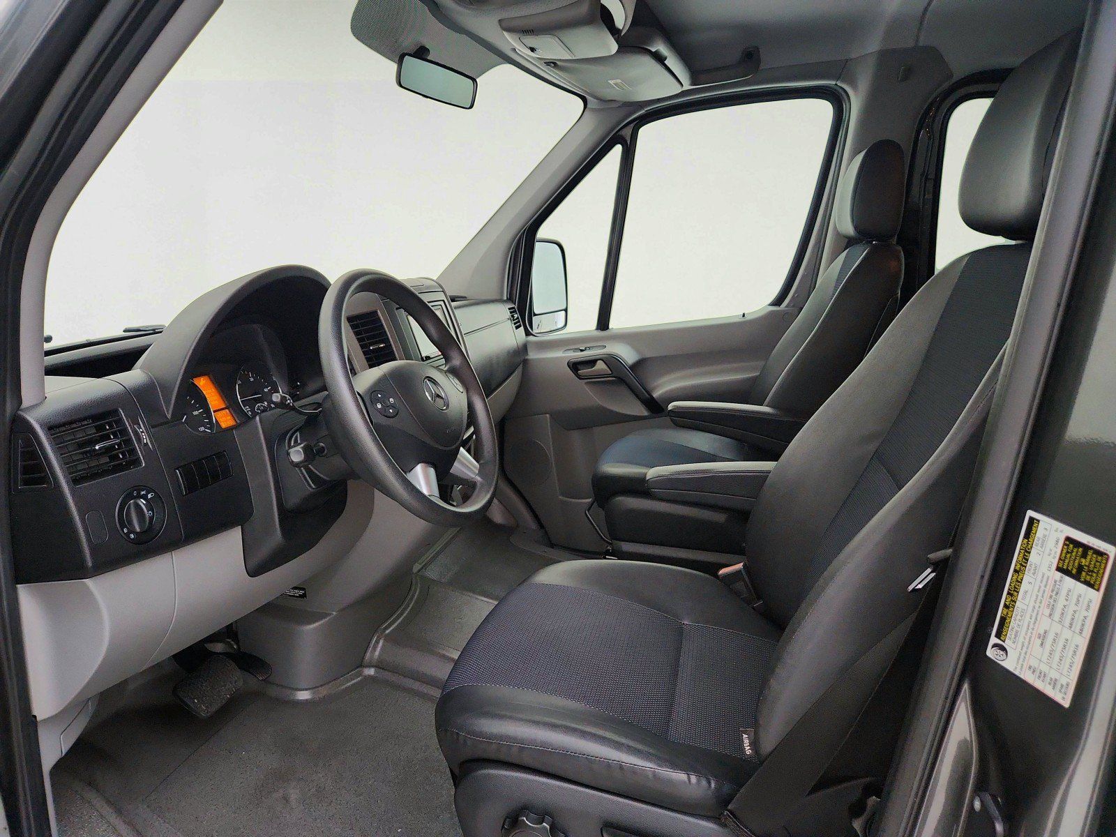 Used 2016 Mercedes-Benz Sprinter 2500 image 16