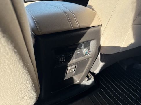 Used 2022 Chevrolet Traverse LT image 13