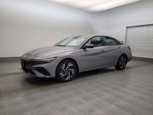 Used 2025 Hyundai Elantra Sport image 2