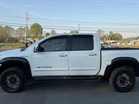 Used 2014 Nissan Titan SV w/ SV Value Truck Package image 4