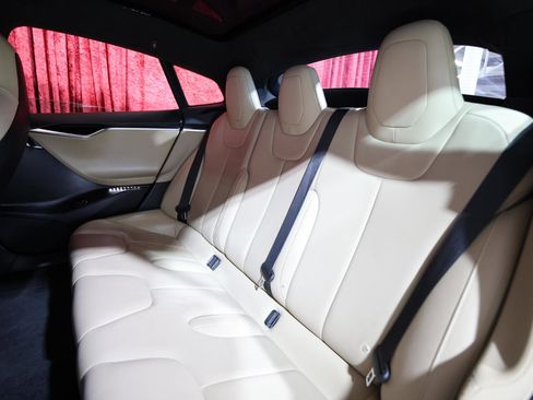 Used 2016 Tesla Model S P90D image 14