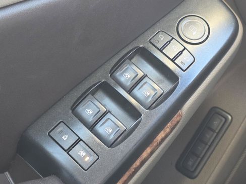 Used 2017 Chevrolet Suburban Premier image 9