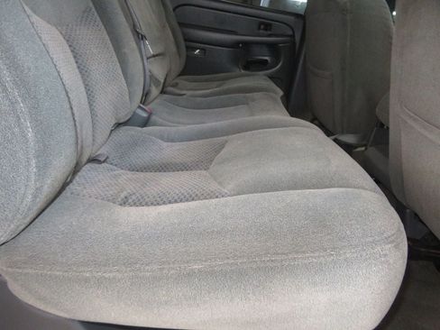 Used 2004 Chevrolet Silverado 2500 LS w/ Skid Plate Package AWD/4WD image 28