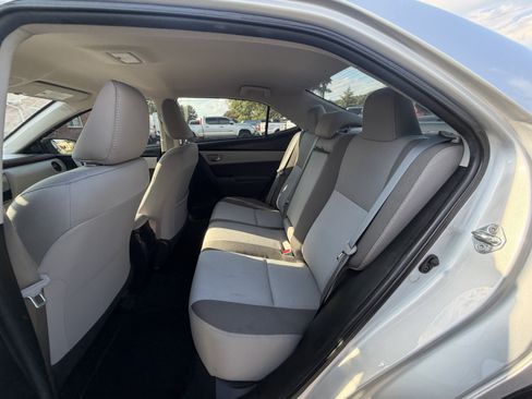 Used 2018 Toyota Corolla LE w/ Carpet Mat Package (TMS) FWD image 11