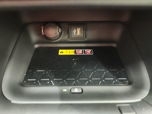 Used 2023 Toyota RAV4 XLE Premium FWD image 62