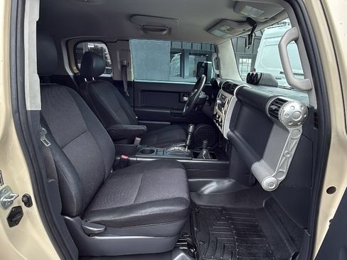Used 2008 Toyota FJ Cruiser 4WD image 17
