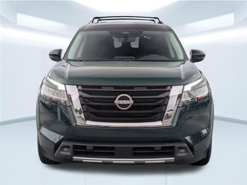 Used 2023 Nissan Pathfinder SL AWD/4WD image 11