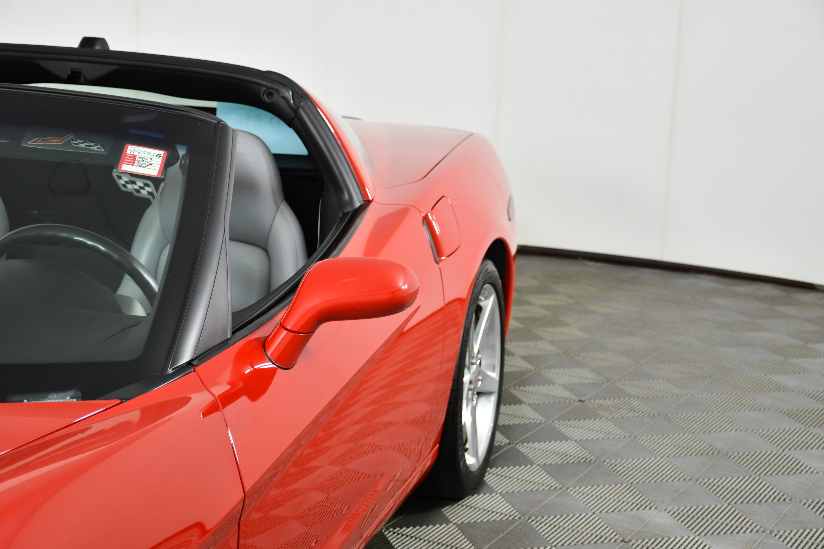 Used 2005 Chevrolet Corvette Coupe w/ Preferred Equipment Group RWD image 13