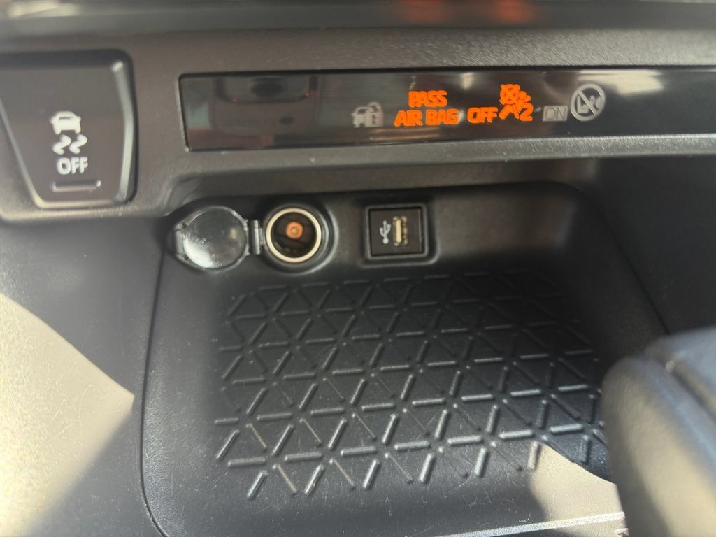 Used 2024 Toyota RAV4 XLE FWD image 20