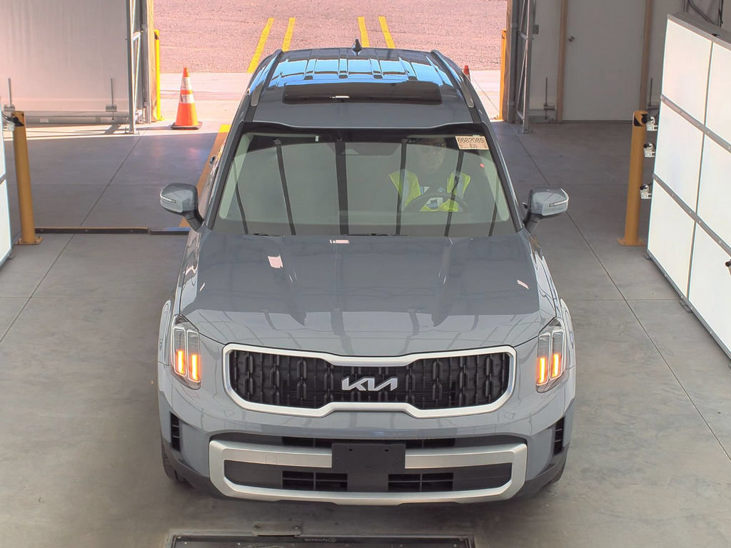 Used 2024 Kia Telluride EX AWD/4WD image 3