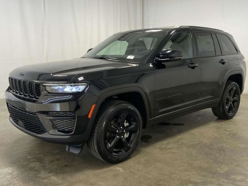 New 2025 Jeep Grand Cherokee Altitude image 5