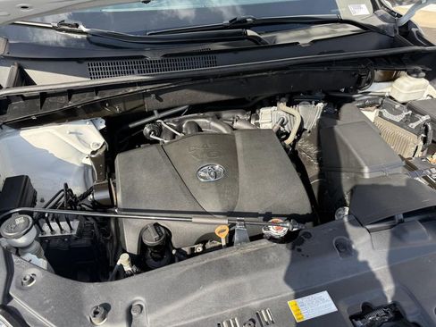 Used 2019 Toyota Highlander LE image 24
