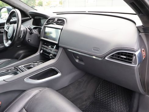 Used 2019 Jaguar F-PACE R-Sport AWD/4WD image 11