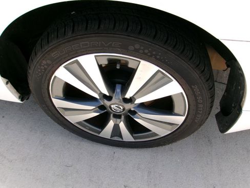 Used 2019 Nissan Sentra SV w/ Special Edition Package image 9