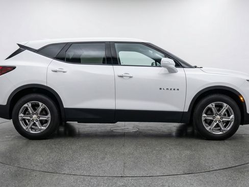 Used 2025 Chevrolet Blazer LT image 11