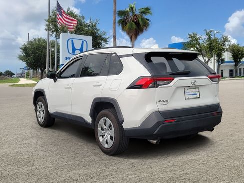 Used 2020 Toyota RAV4 LE FWD image 5