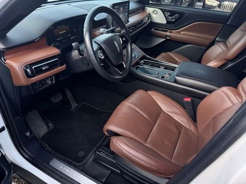 Used 2023 Lincoln Aviator Reserve w/ Equipment Group 201A image 17