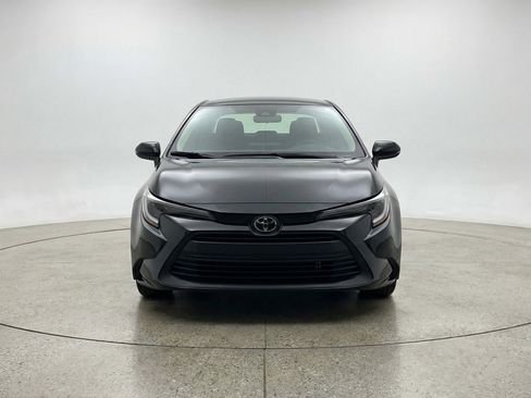 Used 2025 Toyota Corolla LE image 2