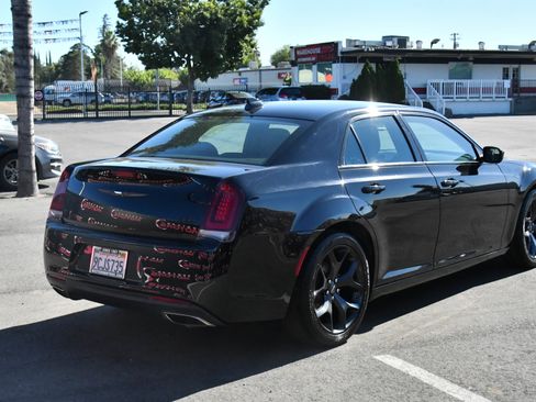 Used 2022 Chrysler 300 Touring w/ Sport Appearance Package image 8