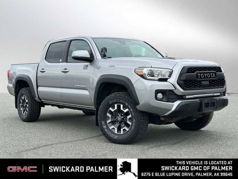 Used 2018 Toyota Tacoma SR image 1