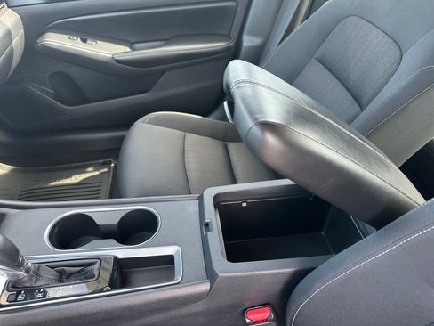 Used 2022 Nissan Altima 2.5 SV FWD image 15