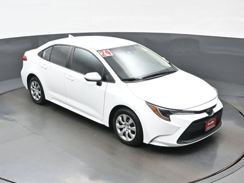 Used 2024 Toyota Corolla LE FWD image 32