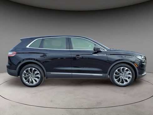 Certified 2022 Lincoln Nautilus Reserve w/ Equipment Group 201A image 10