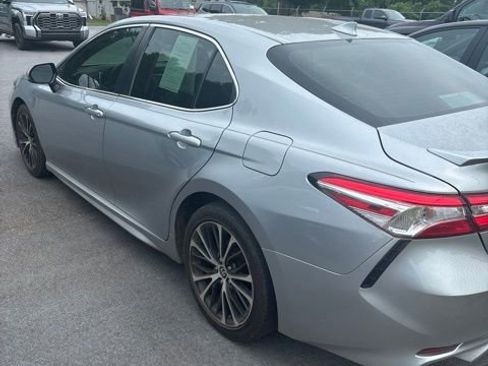 Used 2020 Toyota Camry SE FWD image 4