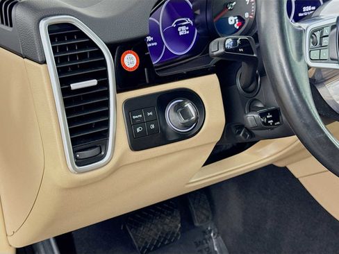 Used 2023 Porsche Cayenne image 20