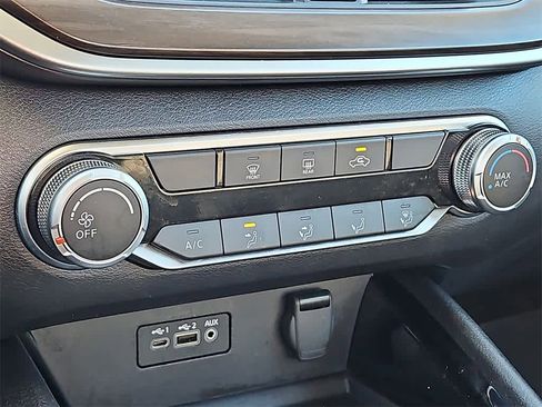 Used 2024 Nissan Altima 2.5 SV image 15