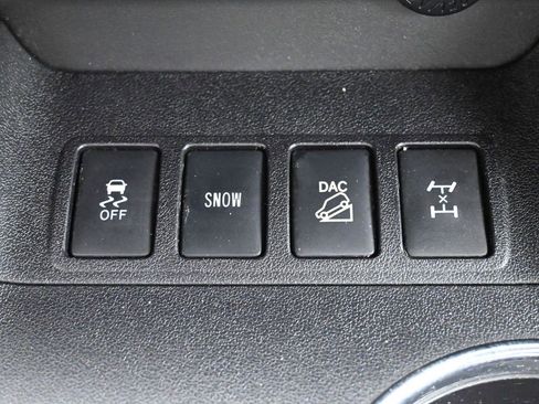 Used 2015 Toyota Highlander XLE image 25