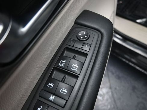 Used 2022 Chrysler Pacifica Touring-L FWD image 20