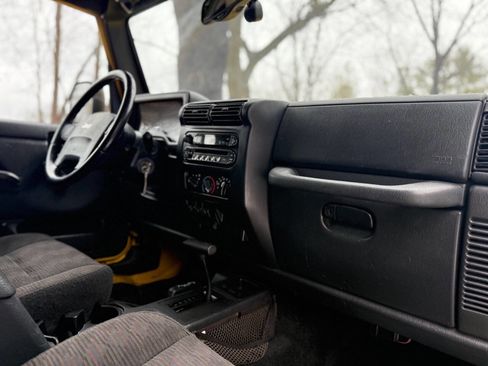 Used 2004 Jeep Wrangler 4WD image 41