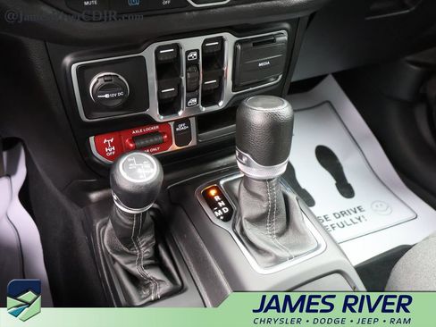 Used 2024 Jeep Wrangler Unlimited AWD/4WD image 38