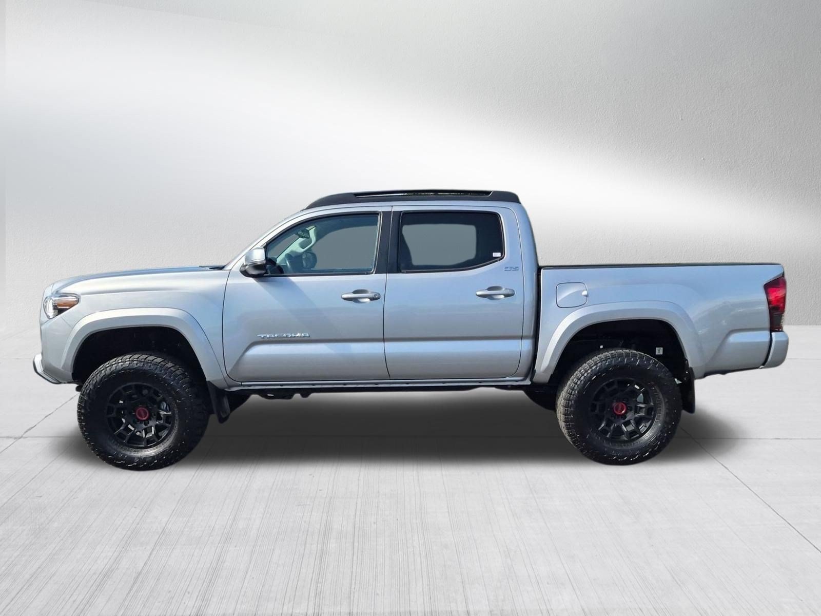 Used 2022 Toyota Tacoma SR5 w/ Technology Package AWD/4WD image 2