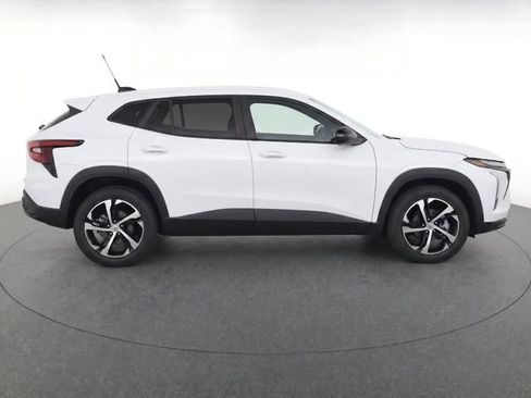Used 2024 Chevrolet Trax RS FWD image 8