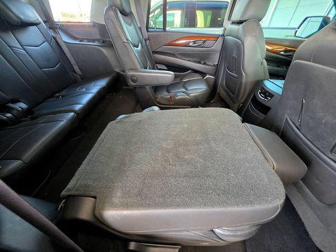 Used 2019 Cadillac Escalade Luxury AWD/4WD image 71