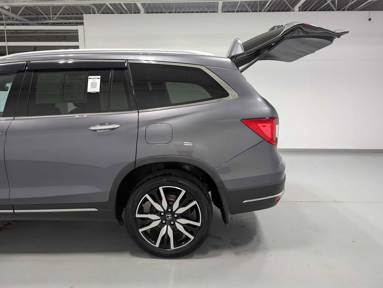 Used 2020 Honda Pilot Touring image 11