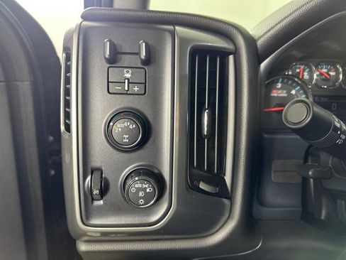 Used 2018 Chevrolet Silverado 1500 LT w/ All Star Edition image 19