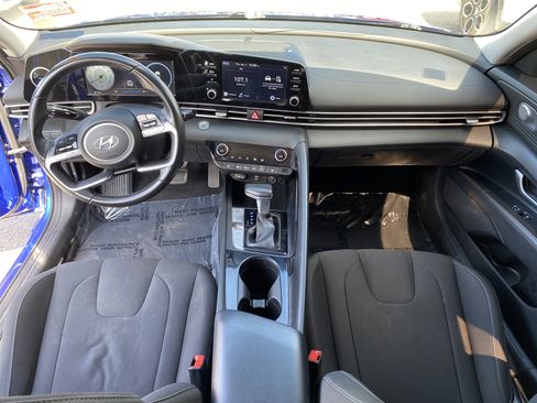 Used 2021 Hyundai Elantra SEL w/ Convenience Package image 17