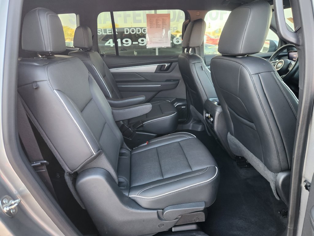 Used 2025 Buick Enclave Preferred AWD/4WD image 12