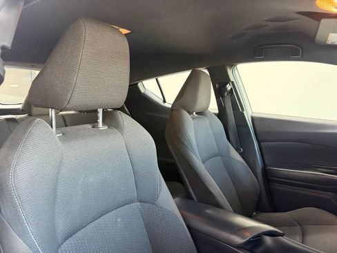 Used 2019 Toyota C-HR LE FWD image 29