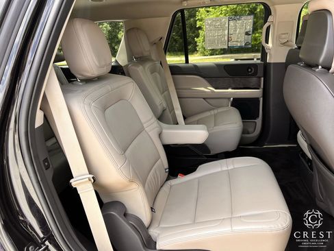 Used 2024 Lincoln Navigator Premiere AWD/4WD image 28