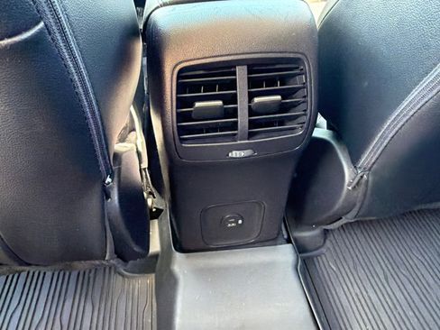 Used 2022 Ford Escape Titanium FWD image 12