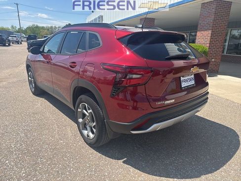 Used 2024 Chevrolet Trax LT w/ Driver Confidence Package FWD image 3