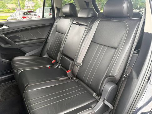 Used 2022 Volkswagen Tiguan SE w/ Panoramic Sunroof Package FWD image 27