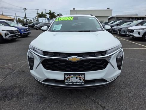 Used 2024 Chevrolet Trax LT w/ LT Convenience Package image 2